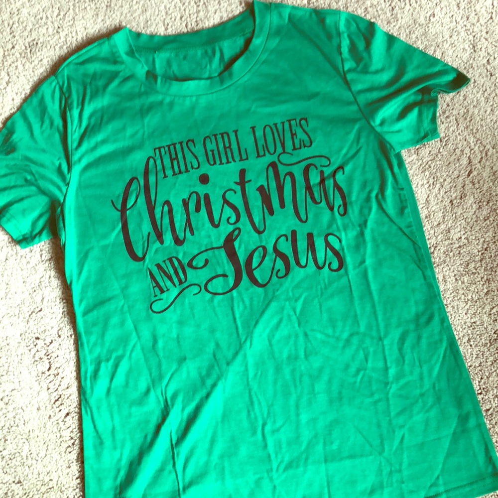 NWOT Christmas Graphic tee